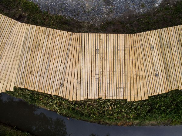 pont en bois,holzbrücke  pont en bois,holzbrücke